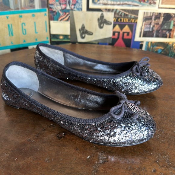 ((3 for 1 Bundle)) for the Tory Burch Flat Lover! - Picture 14 of 15